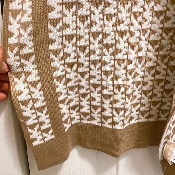 Michael Kors Scarf MK Monogra
Reversible Tan Beige White Knit Logo... - Picture 10 of 11